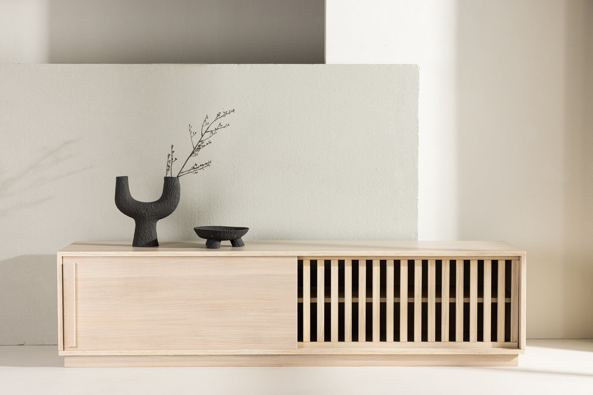 Kvina TV Bord, 180 x 45 cm | Lys