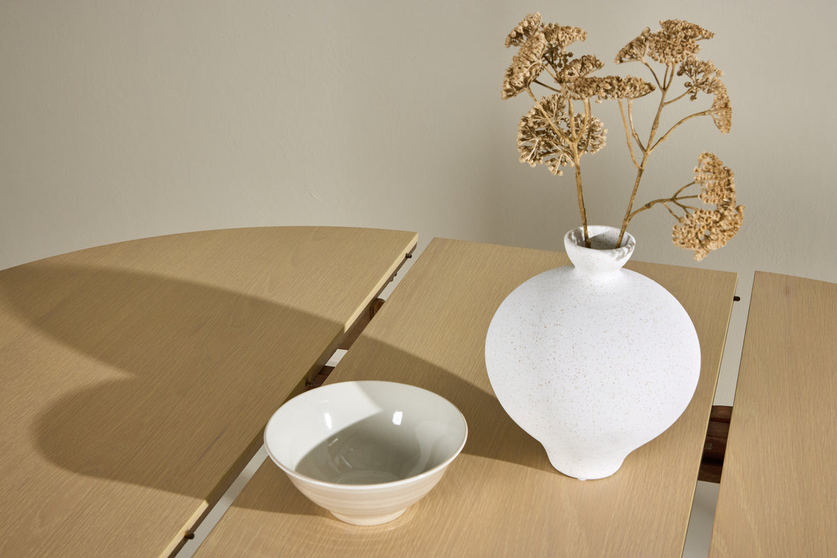 Besalu Spisebord, 110/150 cm inkl. tillægsplade